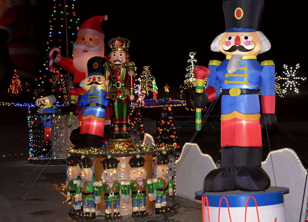 112721-smt-news-christmas-in-the-country-005